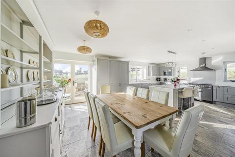 5 bedroom detached house for sale, The Gallops, East Kennett