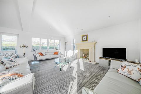 5 bedroom detached house for sale, The Gallops, East Kennett