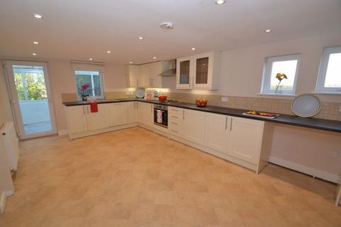 4 bedroom property to rent, Broadclyst Station, Exeter