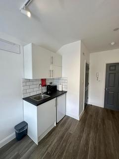 Studio to rent, Bruce Road, Barnet EN5