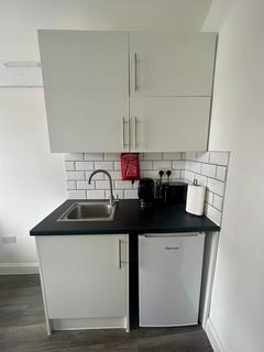 Studio to rent, Bruce Road, Barnet EN5