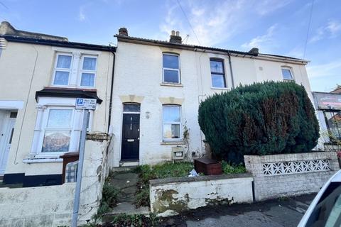 3 bedroom terraced house to rent, Franklin Road, Gillingham