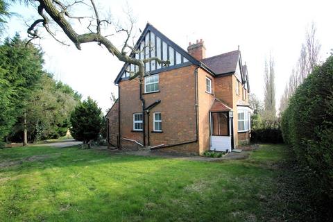 3 bedroom semi-detached house to rent, Buckingham MK18