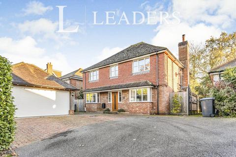 5 bedroom detached house to rent, London Road