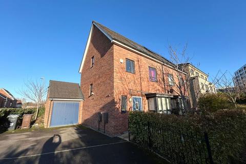 4 bedroom semi-detached house to rent, Meadow Road, Salford