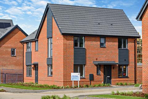 3 bedroom house to rent, Hunt Way, Crowthorne, RG45