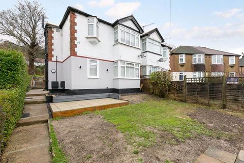 2 bedroom maisonette to rent, Gomshall Gardens, Kenley