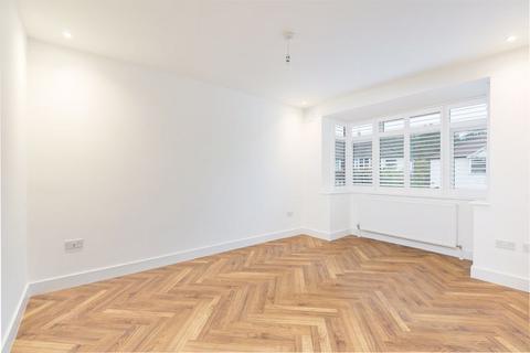 2 bedroom maisonette to rent, Gomshall Gardens, Kenley