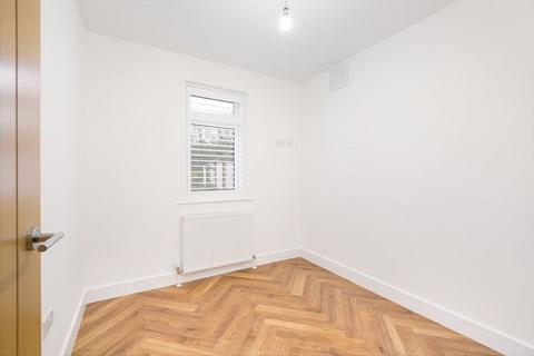 2 bedroom maisonette to rent, Gomshall Gardens, Kenley