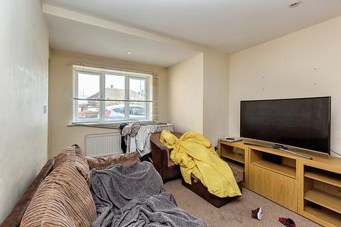 2 bedroom maisonette to rent, Newton Road, Bletchley, MK3 5BY