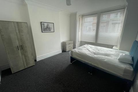 1 bedroom in a house share to rent, St. Saviours Road, Leicester