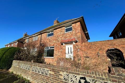 3 bedroom semi-detached house to rent, Amberly