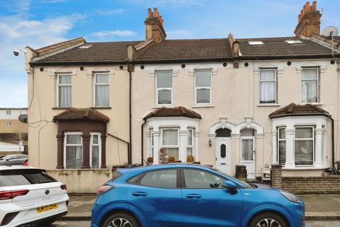 4 bedroom terraced house to rent, Francis Avenue