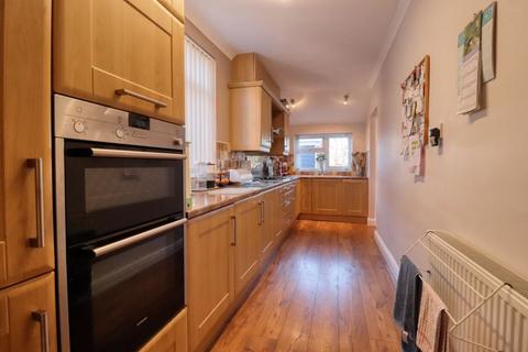 3 bedroom semi-detached house for sale, West Common Gardens, Scunthorpe