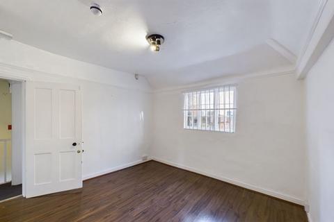 16b Hendford, Yeovil, BA20 1TE