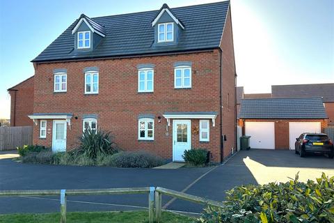 4 bedroom semi-detached house for sale, Spinners Way, Middlebeck, Newark