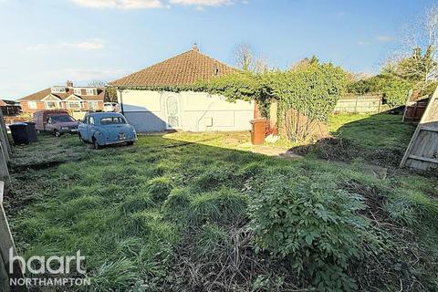 2 bedroom semi-detached bungalow for sale, St Martins Close, Northampton