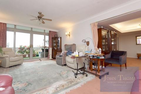 3 bedroom apartment for sale, The Bowls, Chigwell IG7