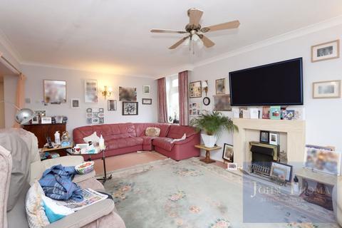 3 bedroom apartment for sale, The Bowls, Chigwell IG7