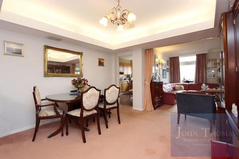 3 bedroom apartment for sale, The Bowls, Chigwell IG7