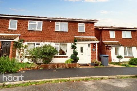 3 bedroom semi-detached house for sale, Parkeston Road, Felixstowe