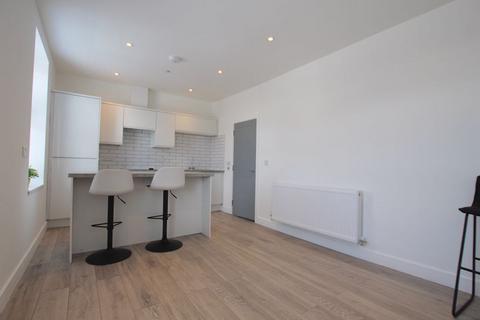 3 bedroom apartment to rent, Splott Road, Cardiff CF24