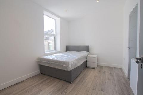 3 bedroom apartment to rent, Splott Road, Cardiff CF24