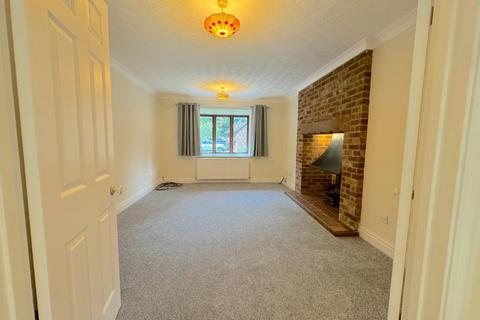 4 bedroom detached house to rent, Station Road, Kimbolton