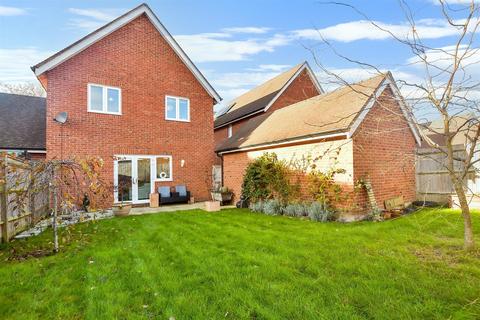 4 bedroom detached house for sale, Peabarn Road, Horley, Surrey