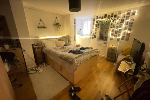 7 bedroom townhouse to rent, Egerton Road, Manchester M14