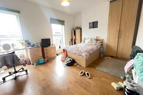 7 bedroom townhouse to rent, Egerton Road, Manchester M14