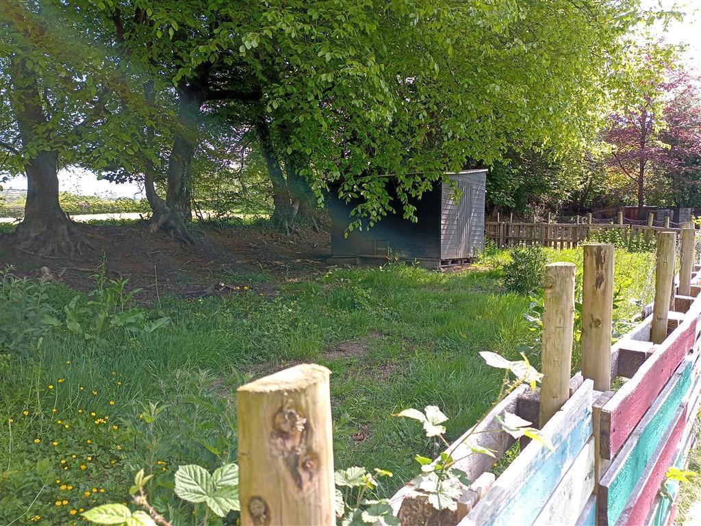 Small Enclosure With Ruin