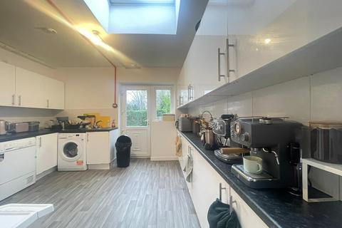 7 bedroom townhouse to rent, Egerton Road, Manchester M14