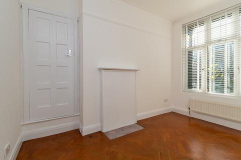 3 bedroom ground floor flat to rent, East End Rd, London N3