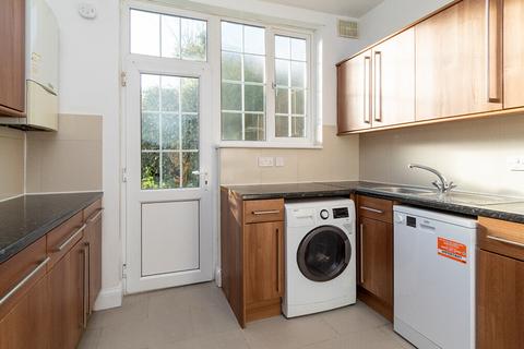 3 bedroom ground floor flat to rent, East End Rd, London N3