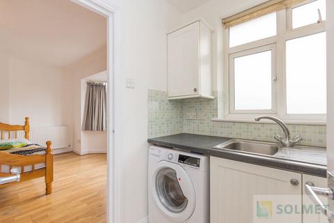 Studio to rent, Kendal Road, London NW10