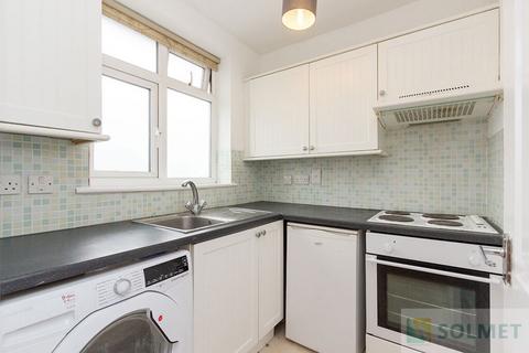 Studio to rent, Kendal Road, London NW10