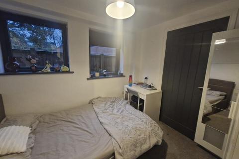 4 bedroom terraced house to rent, Gipsy Lane