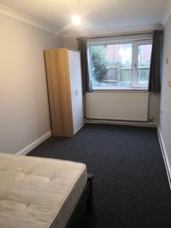 1 bedroom in a house share to rent, Room 9 Acorn House 62 Russell Terrace