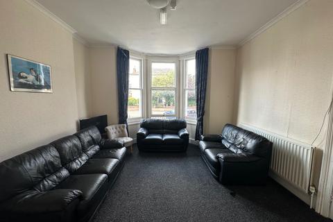 1 bedroom in a house share to rent, Room 9 Acorn House 62 Russell Terrace