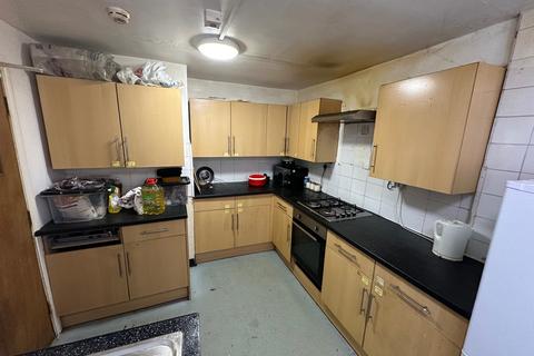 1 bedroom in a house share to rent, Room 9 Acorn House, Russell Terrace