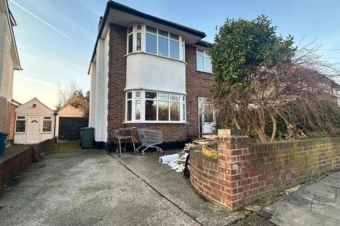 3 bedroom semi-detached house to rent, Alexandra Avenue, Harrow