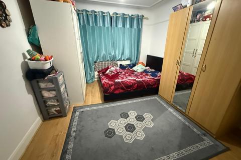 3 bedroom semi-detached house to rent, Alexandra Avenue, Harrow