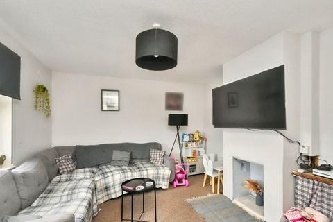 60 Godfreys Gardens, Bow, Crediton, EX17 6HT