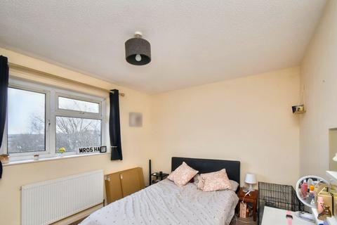 60 Godfreys Gardens, Bow, Crediton, EX17 6HT