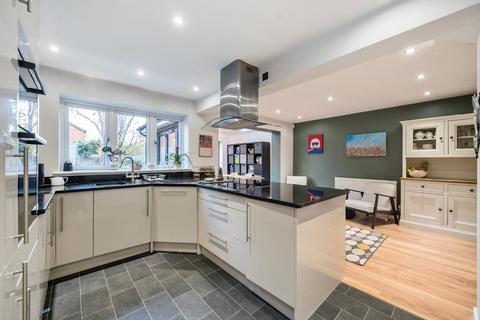 4 bedroom detached house for sale, Valley Road, Reading RG7