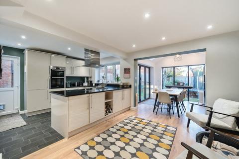 32 Valley Road, Burghfield Common, Reading, RG7 3NF