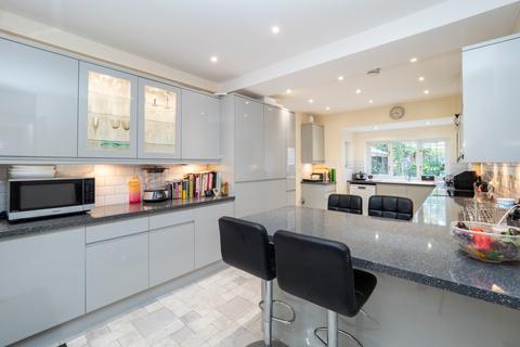 undefined, Avenue Road, Surrey SM2