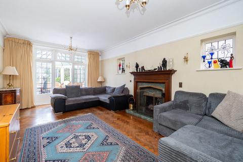 undefined, Avenue Road, Surrey SM2
