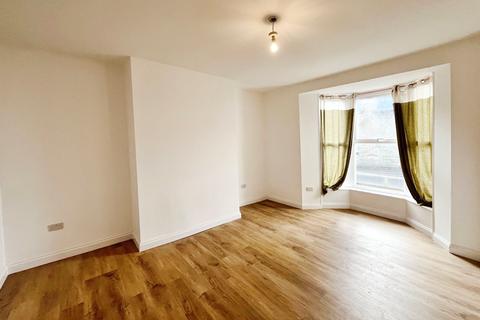 4 bedroom end of terrace house to rent, Pine Street, West Yorkshire HX1